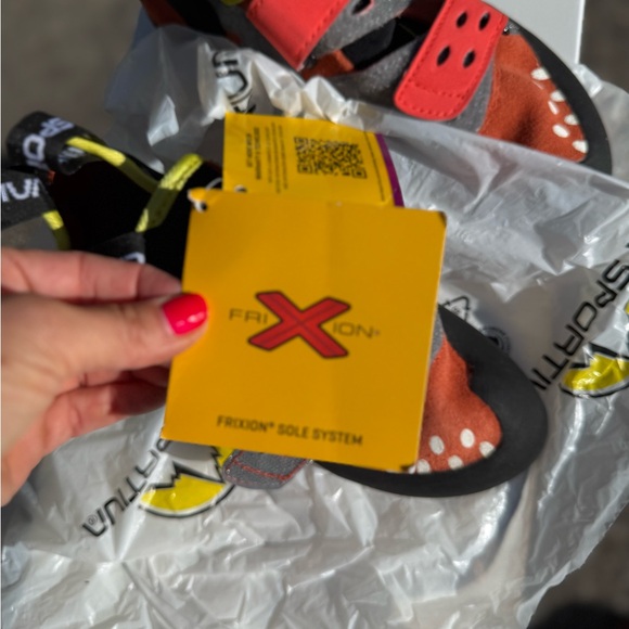 Vibrant Frixion women 8, men’s 6.5 Climbing Shoes - Picture 3 of 4